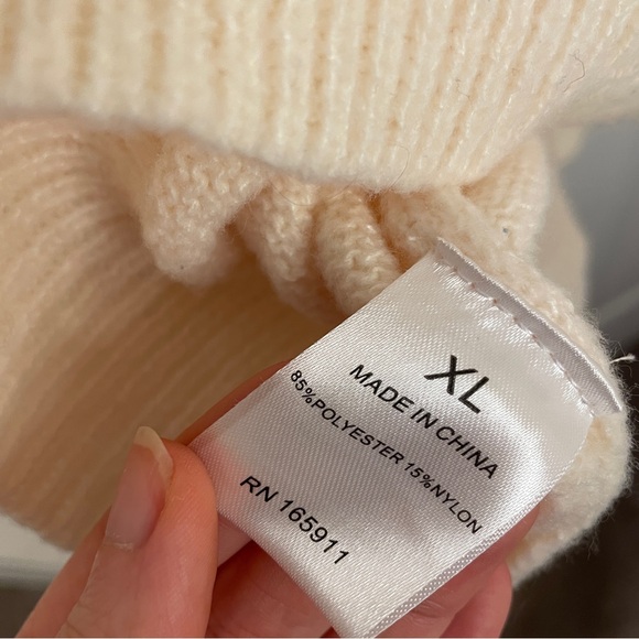 Cream sweater with pastel designs - Picture 5 of 5